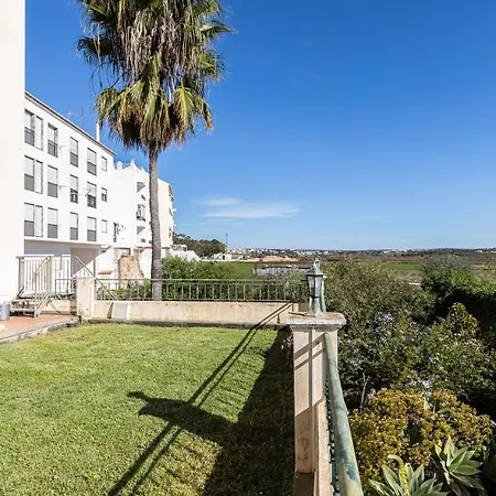 Front View Flat アパート *